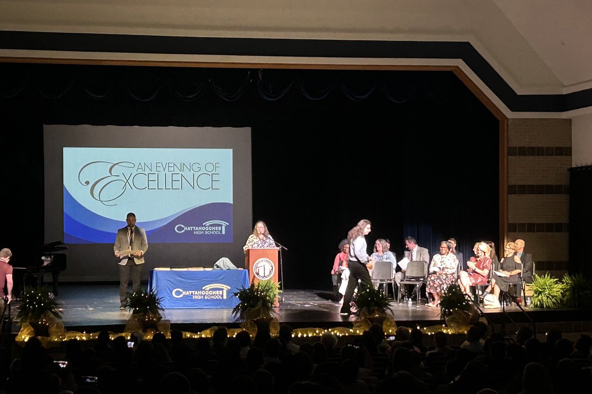 Jake_Martin_AP's tweet photo. Really enjoyed celebrating the hard work and achievements of our students, families, and community—the ♥️ of “Hooch Family” 

Special thank you to Fulton County School Board President Kristin McCabe for joining us at our Evening of Excellence.  @HoochHappenings @FultonCoSchools https://t.co/nrqdYFlHPt