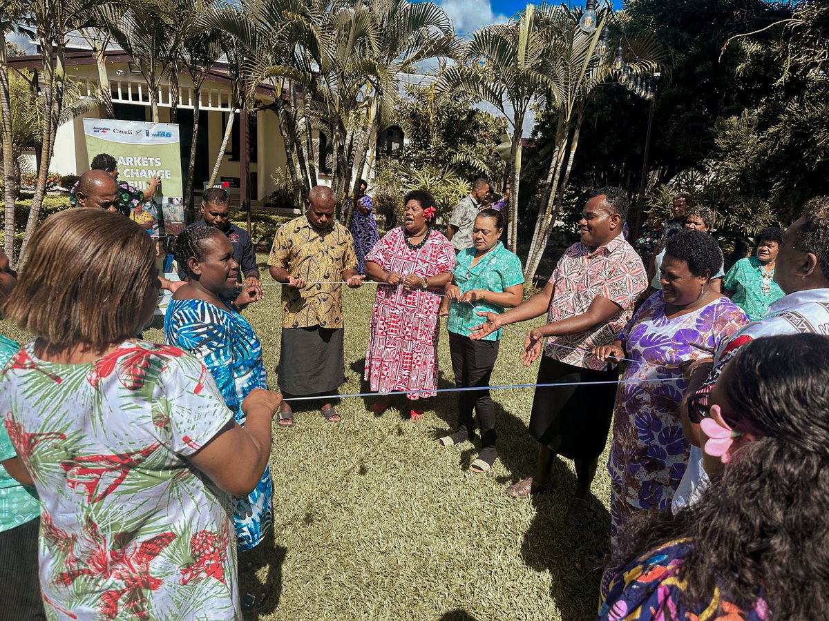 unwomenpacific's tweet image. #Fiji 🇫🇯| Across Rakiraki &amp;amp; the Coral Coast, market &amp;amp; Municipal Council leaders completed a 2-day Transformational Leadership Training by UN Women #Markets4Change, building skills in governance &amp;amp; advocacy. 🫱🏾‍🫲🏼 #JPRWEE #M4C @IFAD @FAOPacific @WFPAsiaPacific @unwomenasia @dfat