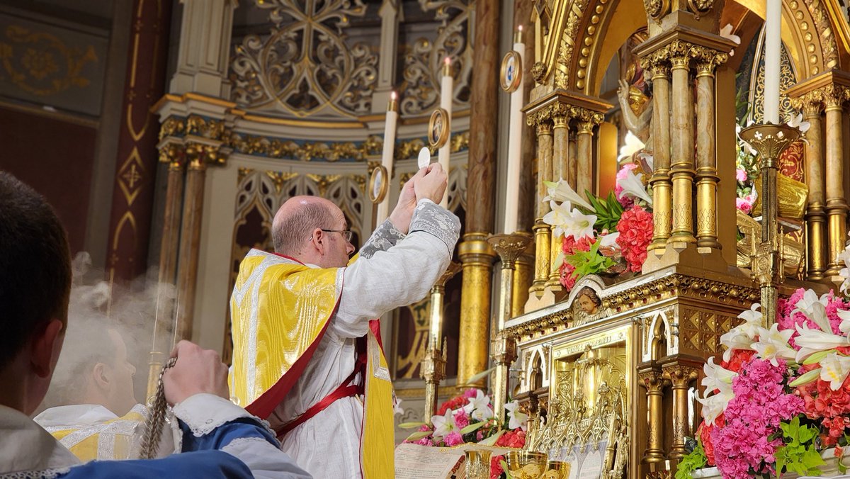 Institute of Christ the King Sovereign Priest tweet media