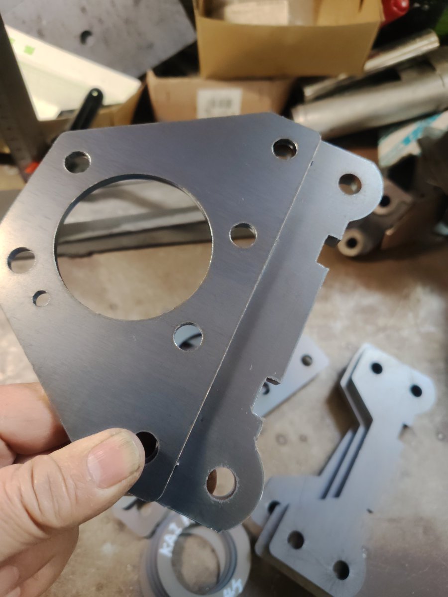 色々やってますが、何か?笑

KP61リアディスクキット。
新しく開発開始！
ハチロクローターとキャリパー使います。

十年前以上に開発したけど御蔵入りしてた物。
今の時代に復活。

ブレーキ時のとリアホーシングジャダー解消します。

あ楽しみに！