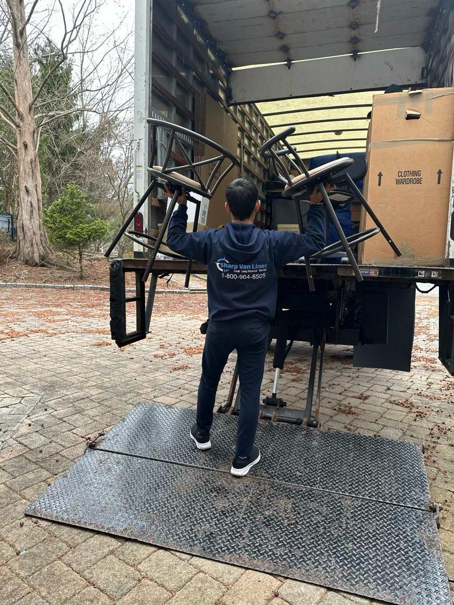 Aleks SharpVanLines tweet media