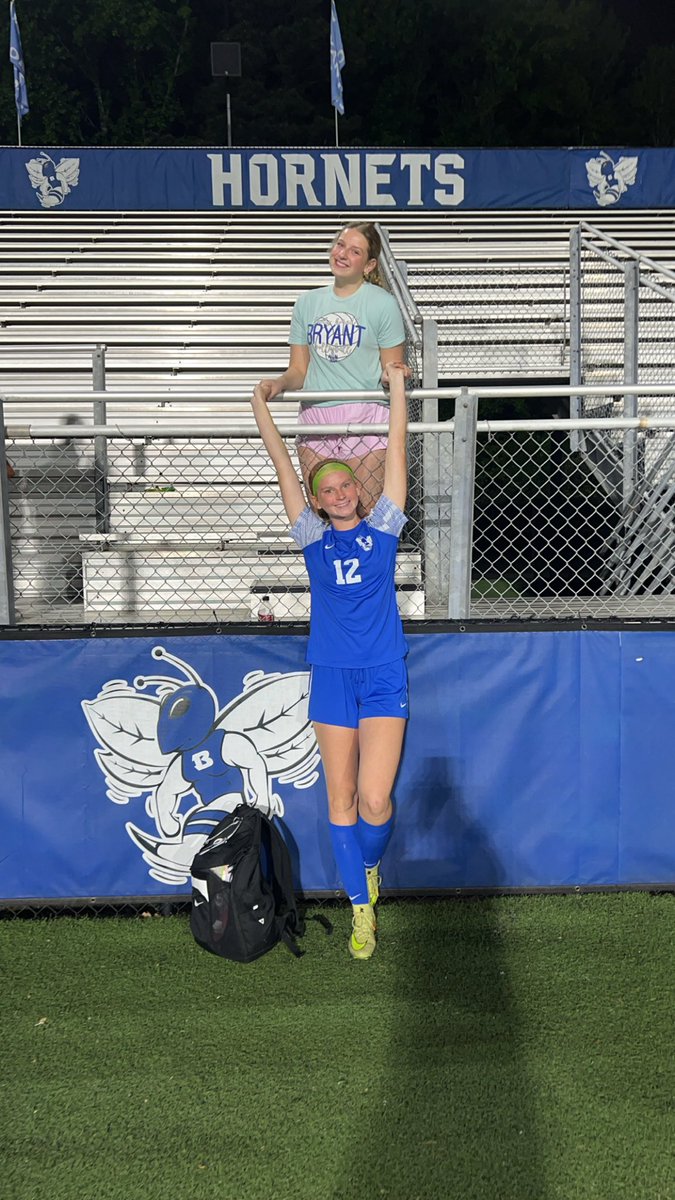 Anika_M5's tweet photo. The best part of friendship is how they make the hard parts of the season easier 🤍⚽️ 
#SoccerLife #GirlsSoccer #HighSchoolSoccer #SoccerSeason #SoccerFamily #arkansassoccer #friends #mypeople https://t.co/iqNrLOT6JN