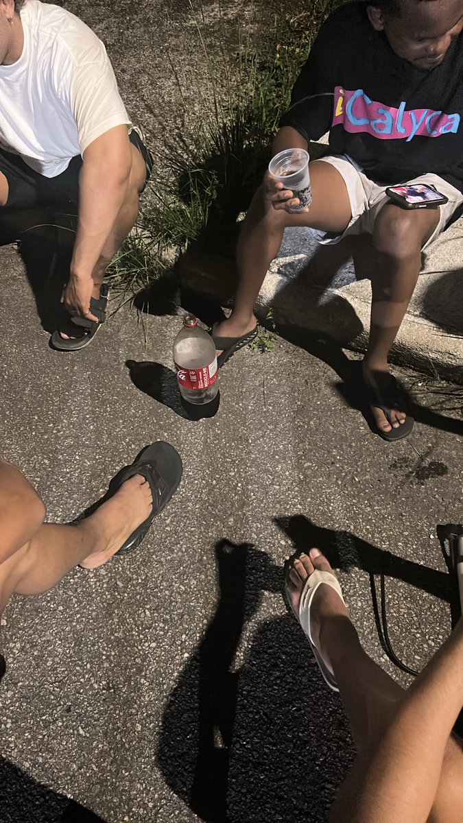 pl___07's tweet photo. alguém chorou pros mlk sorrir hoje 🦆🤣 https://t.co/cHIoTNx7X4