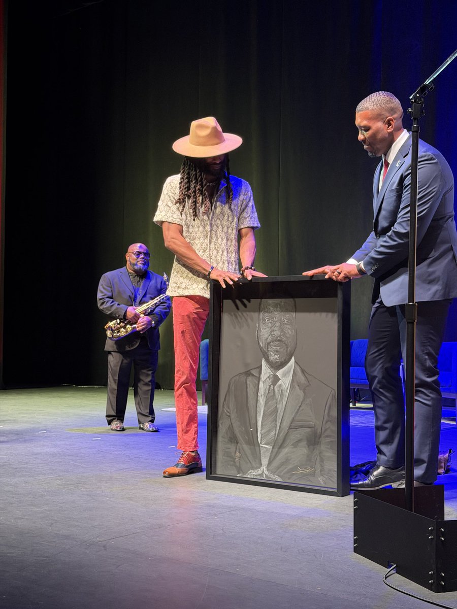 WatchAmandaTV's tweet photo. Wonderful evening listening to the State of the City @DPAC in #Durham tonight. I am deeply proud of my city and grateful for the Mayor's dedicated efforts to keep making the city a better place 💪🏾shout out Leonardo Williams &amp; Brandon Scott for an amazing fireside chat 💪🏽 https://t.co/RAfaj29HwE
