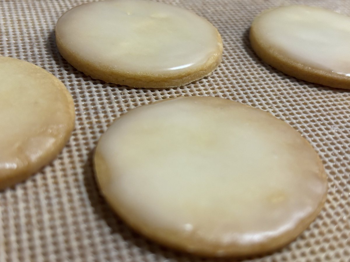 Amaamacho10's tweet photo. クッキー

桜の絞り出し可愛い
本当にお菓子作ってる場合じゃないと思いつつやめられない

2026.4.21 https://t.co/IlDLspoNuk