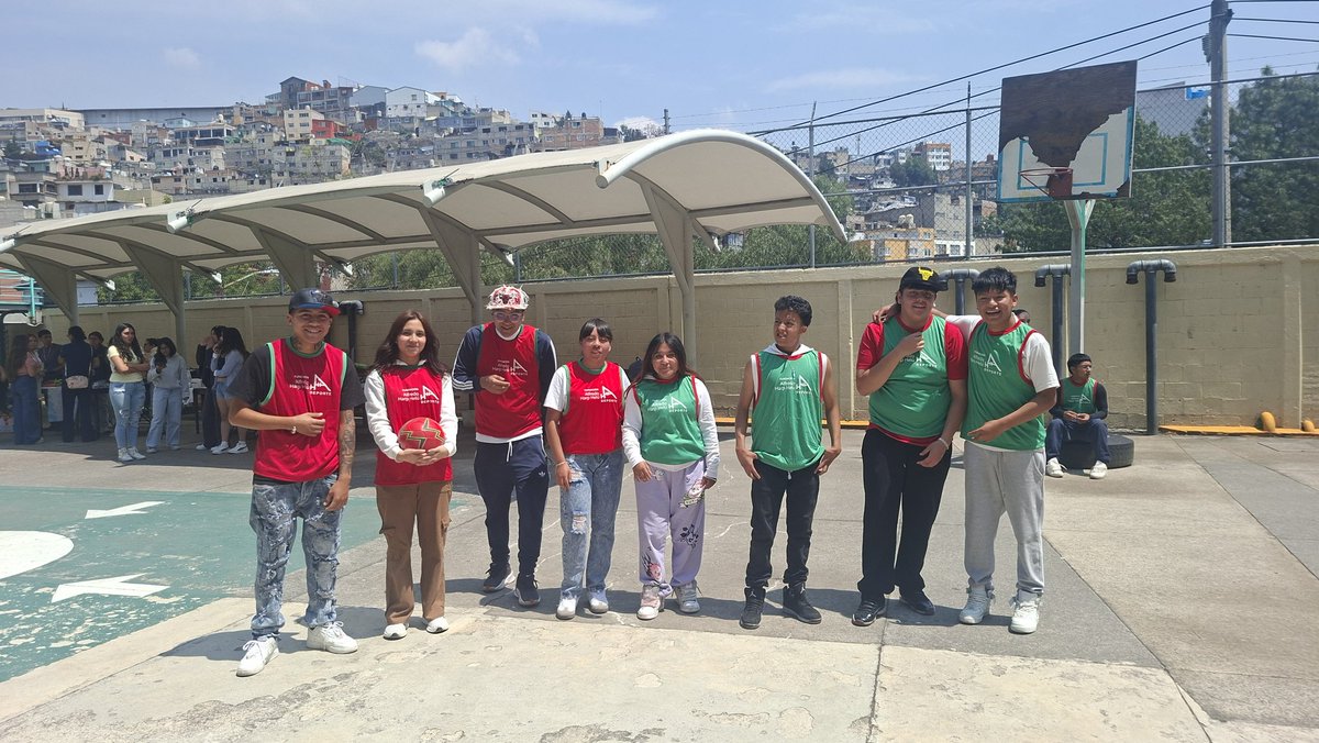 Martin01969019's tweet image. (2/3)...Rescatar y promover los #JuegosTradicionales. Continuamos con un Torneo relámpago cuadrangular de #FutbolConValores ⚽️ con la participación de alumnas y alumnos jugando limpio. 
#FairPlay