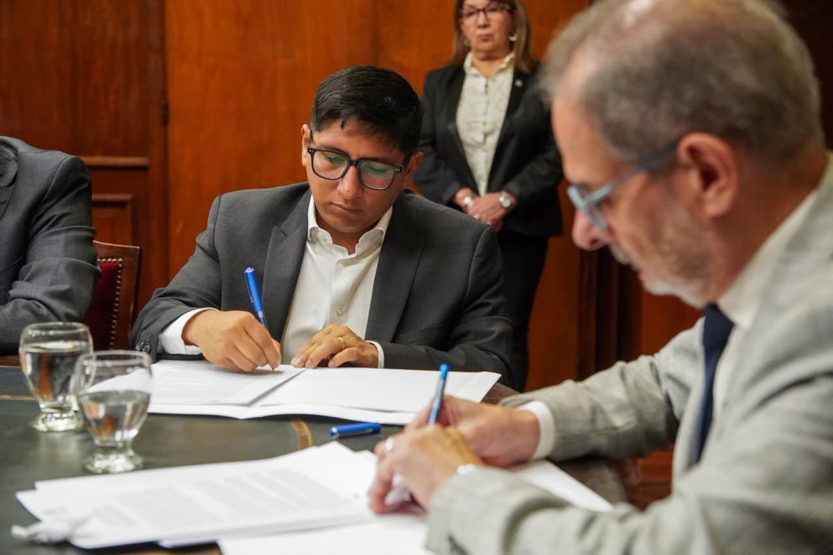 JuanRMoraOk's tweet photo. Gracias a la gestión del intendente @gonzalomonteros, ya se puede cursar el 1er año de Abogacía en Banda del Río Salí.

Agradezco al Sec. de Gobierno @SebaLunaBRS  por permitir que desde Modernización acompañemos este paso que acerca la universidad a cada vecino.

#JuanMora https://t.co/PX6TkiHXdT