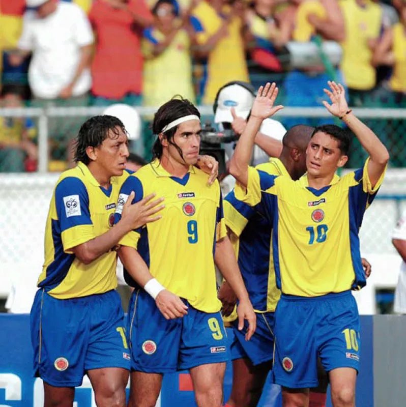 fpcbiblio's tweet image. Patiño, Ángel y Hernández. Colombia 1-2 Brasil. 2003.