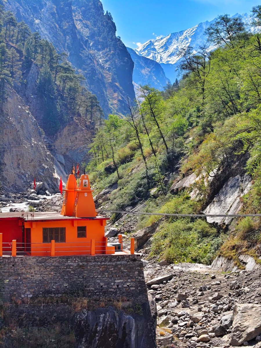 Vic_k_ey's tweet image. Mountains whisper prayers and soul finds its peace...

#GoodMorning #Pals 🌄 🍀🐦
Have a marvelous #Wednesday
Warm regards🎄🌹🙏

#IncredibleIndia 🇮🇳- Dhauliganga rising from Niti Pass meets Alaknanda (Vishnu Ganga) to form the holy confluence in Chamoli, #देवभूमि #Uttarakhand...