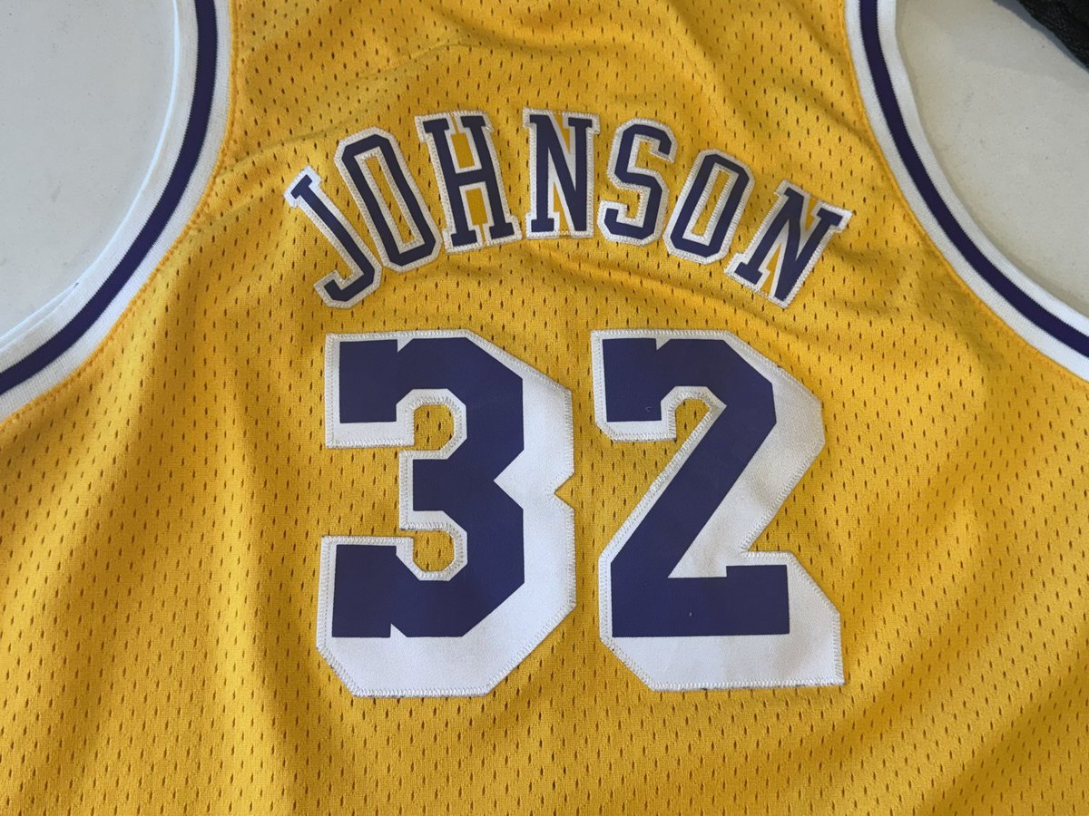 SimplyManon's tweet photo. Can anyone tell me if this is a legit lakers shirt?

#lakeshow 

Thanks ☺️ https://t.co/xHIcOu8Qb3