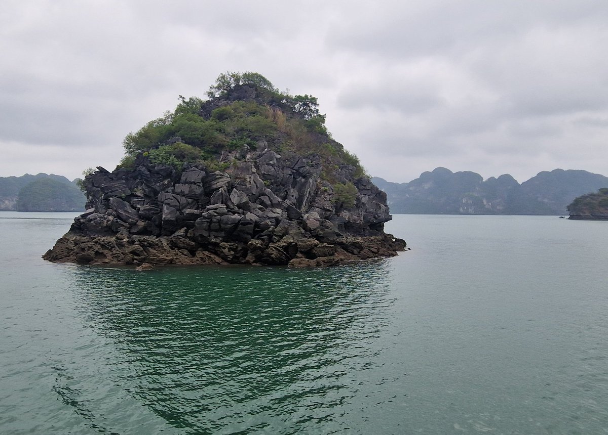 Sukani123's tweet image. Mir hat jemand geschrieben, dass ich mit meiner ekelhaften Urlaubs-Posterei daran schuld bin, dass #Merz jetzt den Rentnern an den Kragen will.🤪
DAS TUT MIR TOTAL LEID!😈😈😈
#Vietnam ❤️