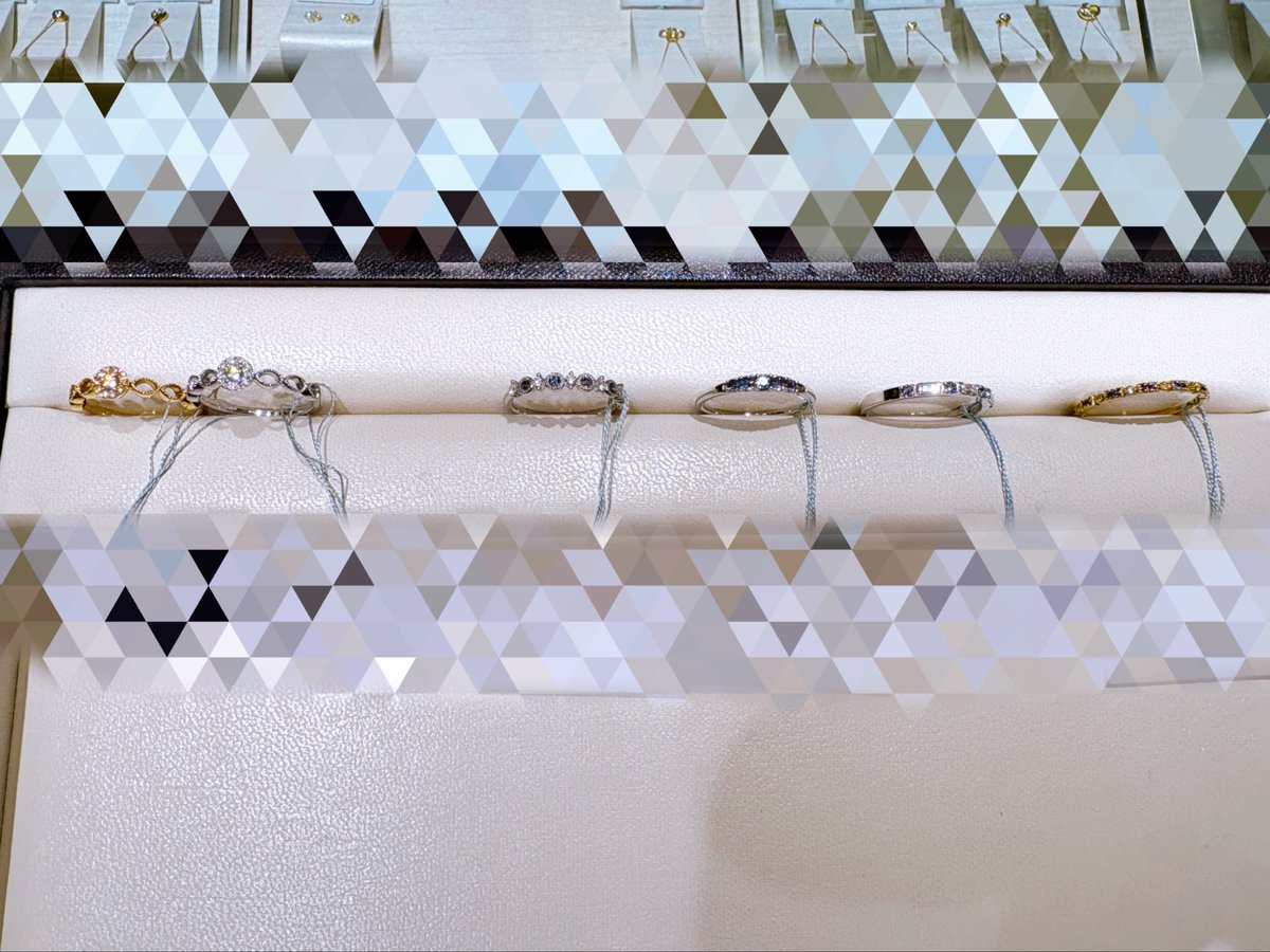 mysmkk11's tweet photo. 土日横浜満喫②

・6月で撤去されちゃうらしいポッチャマポスト📮
・癒される海と夜景🌉
・夜食に買ったまぐろをスプーンで食べる🐟
・今年の誕生日の下見…のはずが今月で値上がりと聞き、一晩考えて今のうちか！となった指輪（この中のどれか）

受注なので完成は6月、楽しみ💍✨ https://t.co/J7WFd7fO34