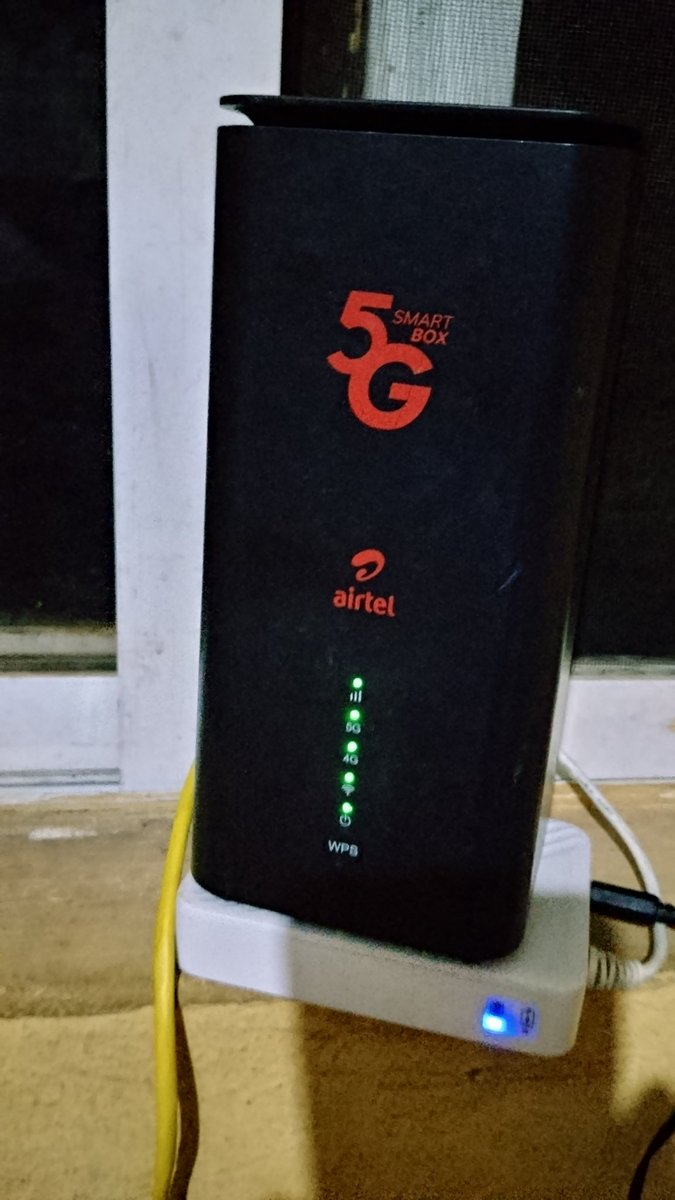 original_samuel's tweet photo. @AirtelNigeria Please get yourself together and fix this ridiculous and fraudulent service.

5g router showing full network coverage, yet, no connection to the Internet. And this has been happening for days.

Location: JABU

This is fraud at the highest level.

Cc @fccpcnigeria https://t.co/aitoAheTs8