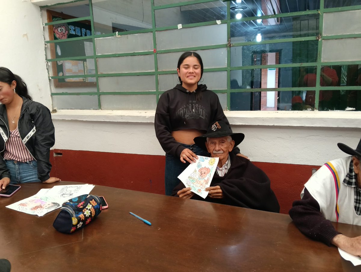 YanileEmil71621's tweet photo. @ElOIRdelaRegion #VIDER_UNAD #TejiendoSolidaridadTerritorial #TransformadoparaTransformar #ModeloSISSU  Los  estudiantes  del   INPSUC ejercen  su  liderazgo transformador  aportando  al  territorio  a  partir  de  actividad de  arteterapia con los  adultos   mayores  del  Hogar   Geriátrico https://t.co/jGjF6YZlnX