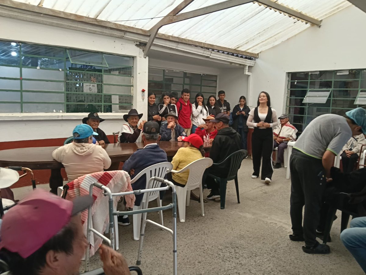 YanileEmil71621's tweet photo. @ElOIRdelaRegion #VIDER_UNAD #TejiendoSolidaridadTerritorial #TransformadoparaTransformar #ModeloSISSU  Los  estudiantes  del   INPSUC ejercen  su  liderazgo transformador  aportando  al  territorio  a  partir  de  actividad de  arteterapia con los  adultos   mayores  del  Hogar   Geriátrico https://t.co/jGjF6YZlnX