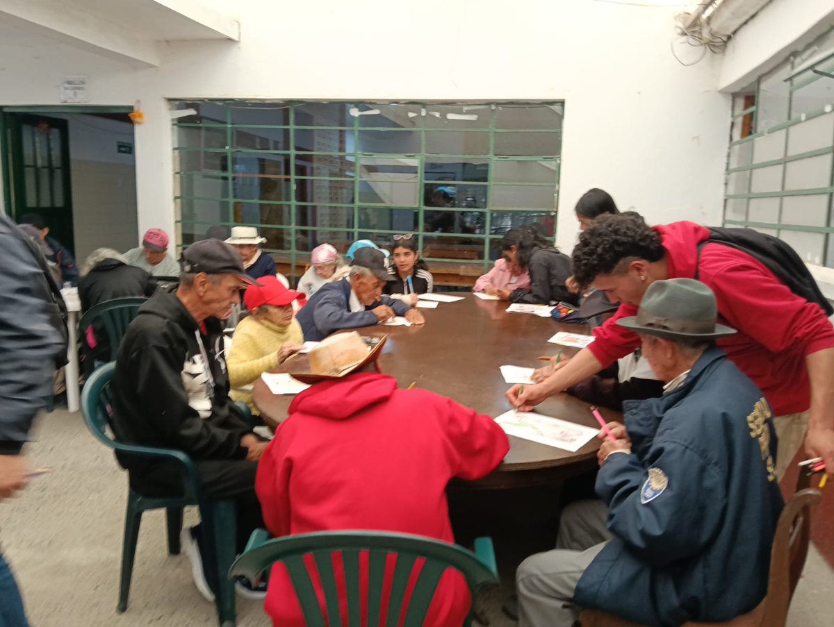 YanileEmil71621's tweet photo. @ElOIRdelaRegion #VIDER_UNAD #TejiendoSolidaridadTerritorial #TransformadoparaTransformar #ModeloSISSU  Los  estudiantes  del   INPSUC ejercen  su  liderazgo transformador  aportando  al  territorio  a  partir  de  actividad de  arteterapia con los  adultos   mayores  del  Hogar   Geriátrico https://t.co/jGjF6YZlnX