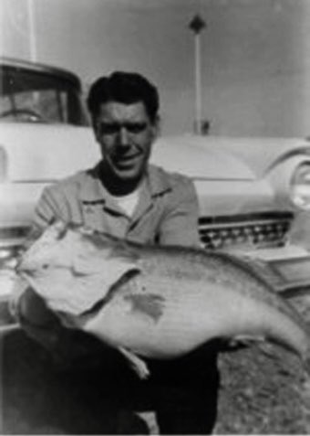 BassFishinFacts's tweet image. #FACT On this day in 1961, Marvin Russell Bushong caught Missouri’s state-record largemouth bass from Bull Shoals Lake — a giant that weighed 13 pounds, 14 ounces. More than 60 years later, Bushong’s fish still stands as the Show-Me State’s biggest largemouth ever recorded.