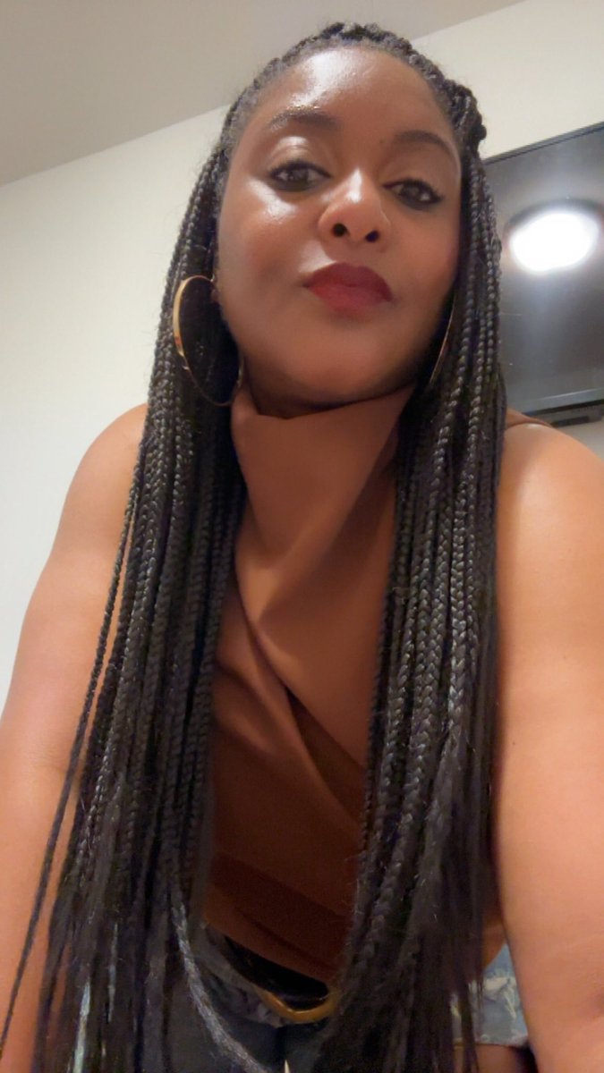 TheLSherieAlert's tweet photo. I’ve never accepted a crown I didn’t earn. 

You don’t have to be famous to be relevant. Walk in your anointing and God will handle the rest. 🖤 https://t.co/jey2pTBXSQ