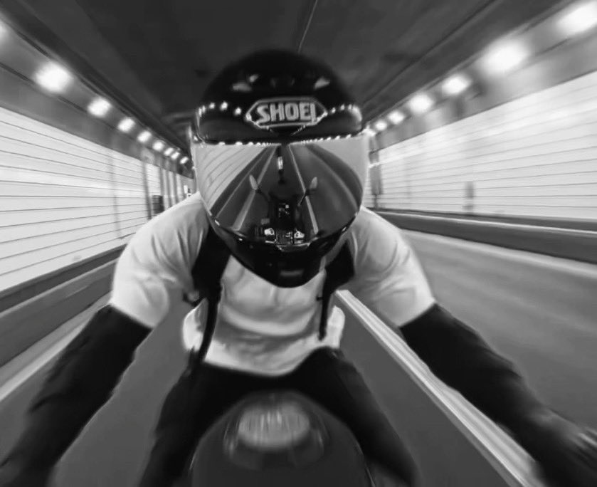 Jungkook’s safety setup is actually really solid, arm protection and full gear on. And the SHOEI helmet he’s wearing is a top-tier Japanese motorcycle brand, basically one of the gold standards in high-end rider safety helmets.