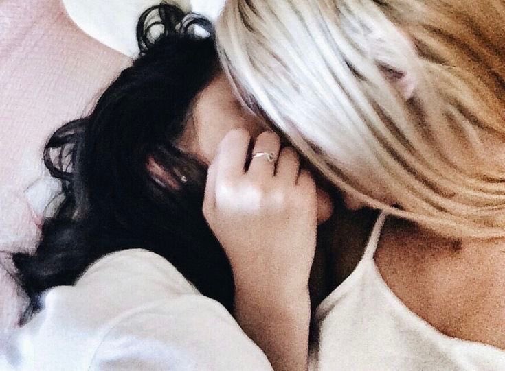 akyiorwas's tweet image. In my dreams the warmth of her skin softens my tears. ˖ 𓂃𓏵 #lesbian #mommyissues #wlw