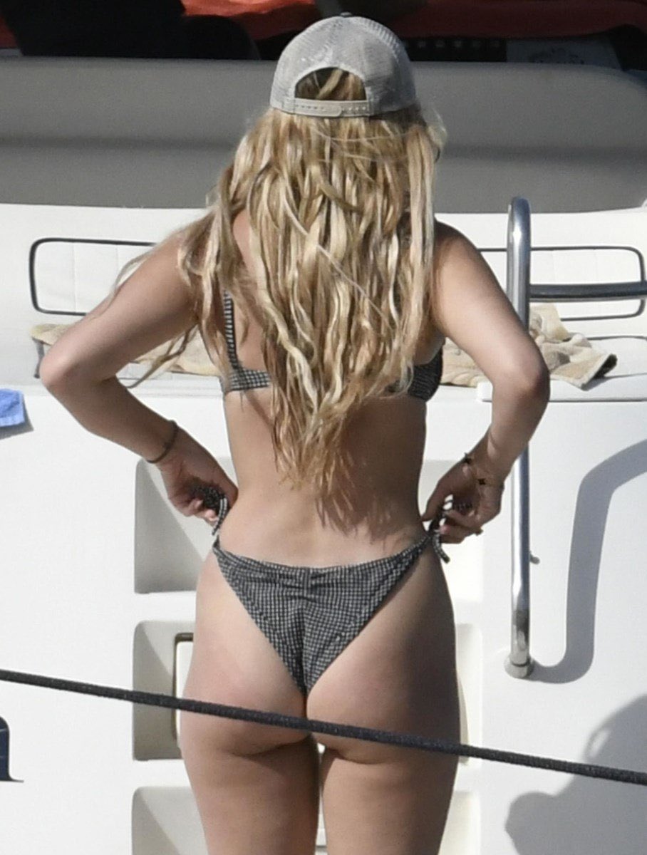 CelebAddicted 🖤 tweet media