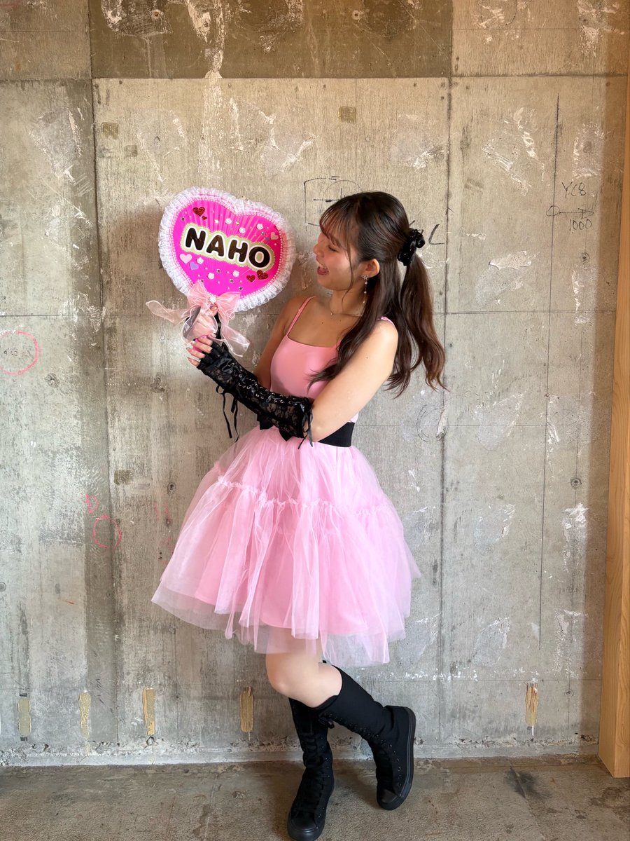 NAHO636102's tweet image. 今更ながらですが、
バレンタインバージョンの衣装が可愛すぎて投稿しちゃいます🎀🖤

メンバーそれぞれの手作り推しうちわも可愛すぎて最高でした👀💘

#Valentine 
#GOWROUGE 
#NAHO
#富山グラウジーズ