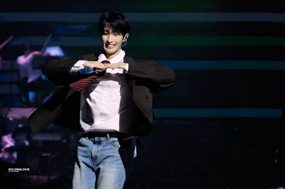 golden6_dk18's tweet photo. 𝟮𝟬𝟮𝟲𝟬𝟰𝟭𝟵 𝗗𝗫𝗦 [𝗦𝗘𝗥𝗘𝗡𝗔𝗗𝗘] 𝗢𝗡 𝗦𝗧𝗔𝗚𝗘

𝙙𝙖𝙣𝙘𝙞𝙣𝙜 𝙠𝙞𝙣𝙜🕺🏼
(겸아, 미안.. 귀여워서 올릴게!)

#SEVENTEEN #DK #도겸 #DOKYEOM #석민 
#세븐틴 #ソクミン #ドギョム #李碩珉 https://t.co/4Loii03lDi