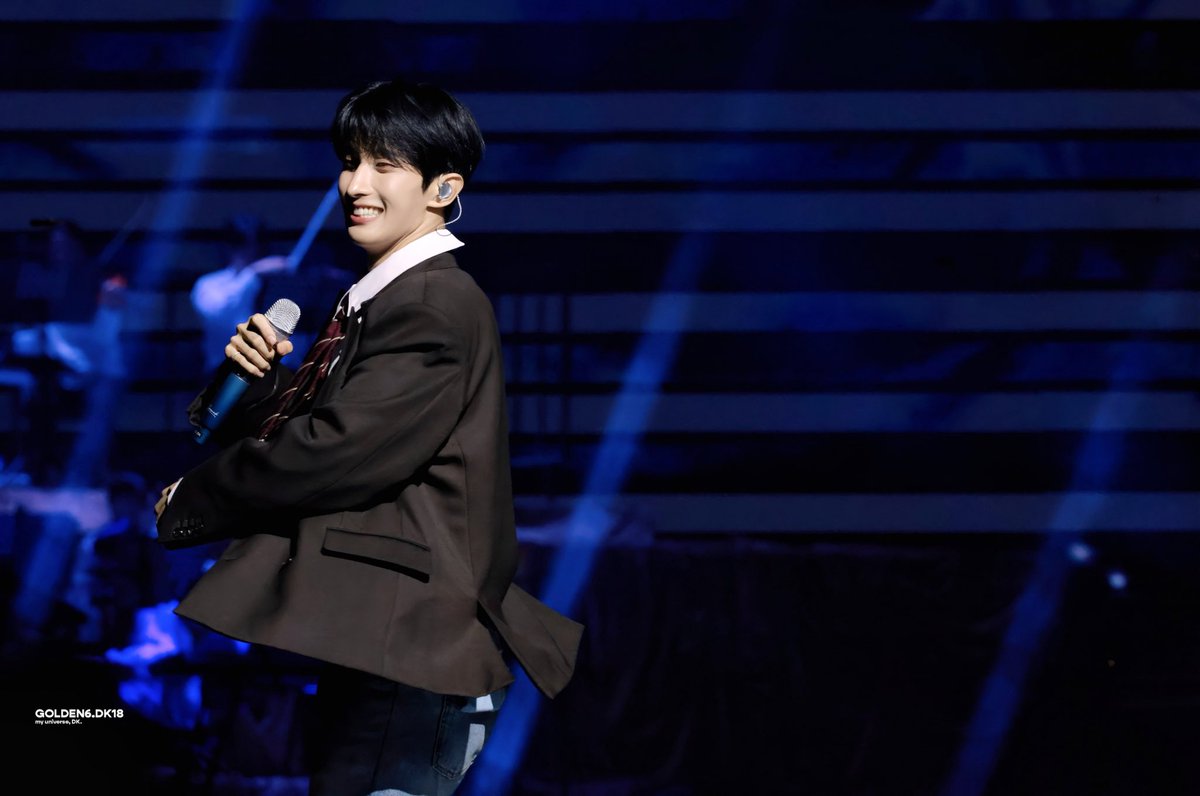 golden6_dk18's tweet photo. 𝟮𝟬𝟮𝟲𝟬𝟰𝟭𝟵 𝗗𝗫𝗦 [𝗦𝗘𝗥𝗘𝗡𝗔𝗗𝗘] 𝗢𝗡 𝗦𝗧𝗔𝗚𝗘

𝙙𝙖𝙣𝙘𝙞𝙣𝙜 𝙠𝙞𝙣𝙜🕺🏼
(겸아, 미안.. 귀여워서 올릴게!)

#SEVENTEEN #DK #도겸 #DOKYEOM #석민 
#세븐틴 #ソクミン #ドギョム #李碩珉 https://t.co/4Loii03lDi