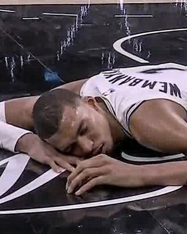 PolymarketSport's tweet photo. The last 2 playoffs when the Spurs were contenders: https://t.co/q0adg5Uppx