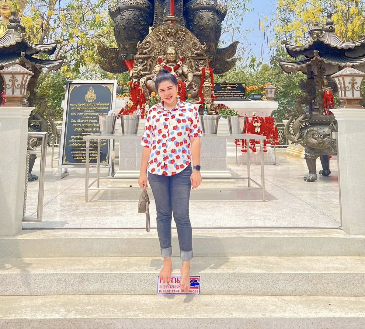 ดอกไม้ กับแจกัน tweet media