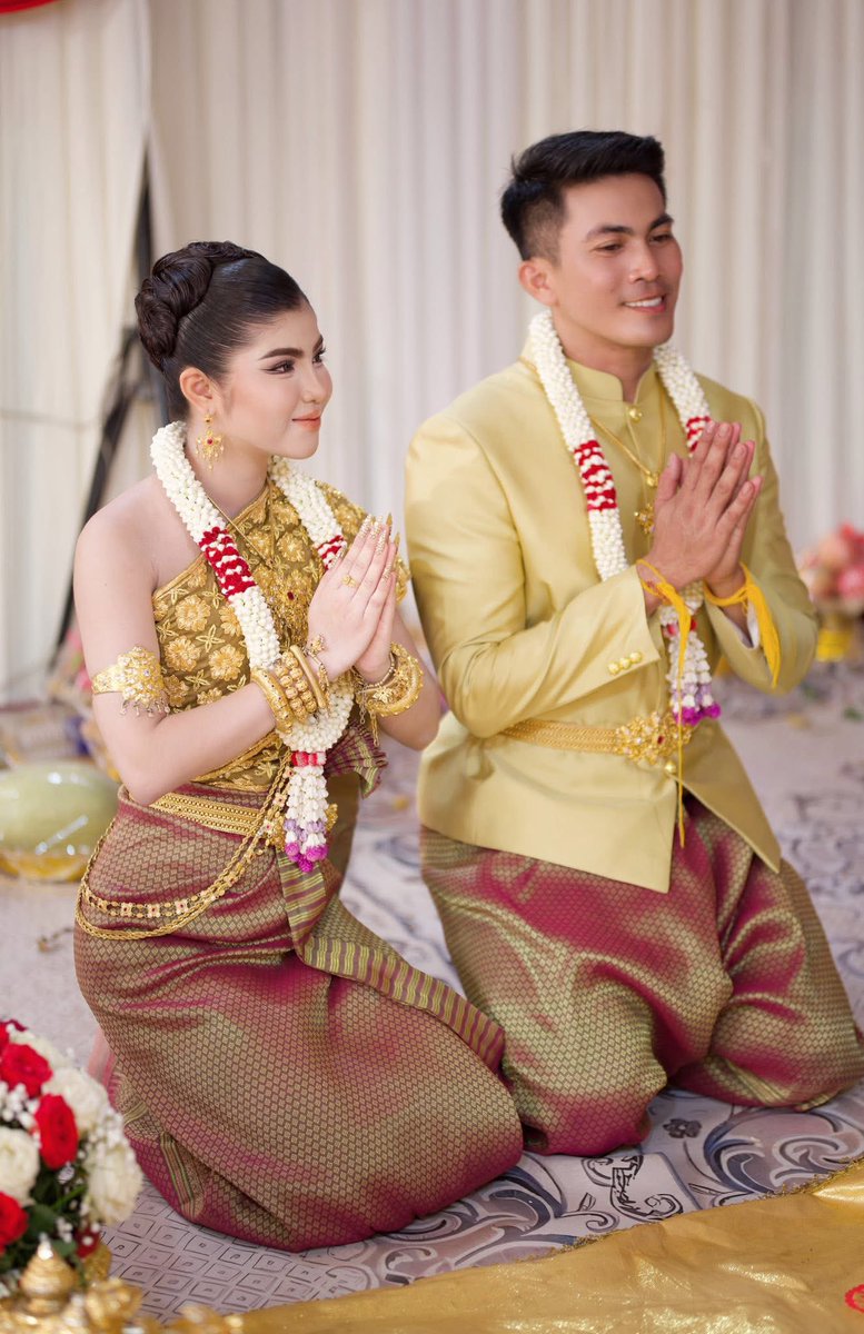 camangkorwat1's tweet image. This is from CAMBODIA 🇰🇭 , original wedding  dress ✅ #khmer #wedding