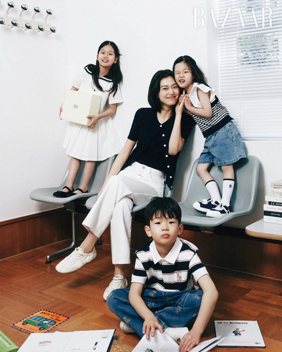 WekiMeki_sns's tweet image. 260422 [INSTAGRAM POST]
❄ fantagio_official 
[#PIC] #KIMDOYEON #BAZAAR

Actress Kim Doyeon and her nieces grace the May issue of Bazaar together 🫂 Saving the moments filled with adorable chemistry 💕 #KIMDOYEON #MARITE
#WekiMeki #위키미키 #KIMDOYEON #김도연