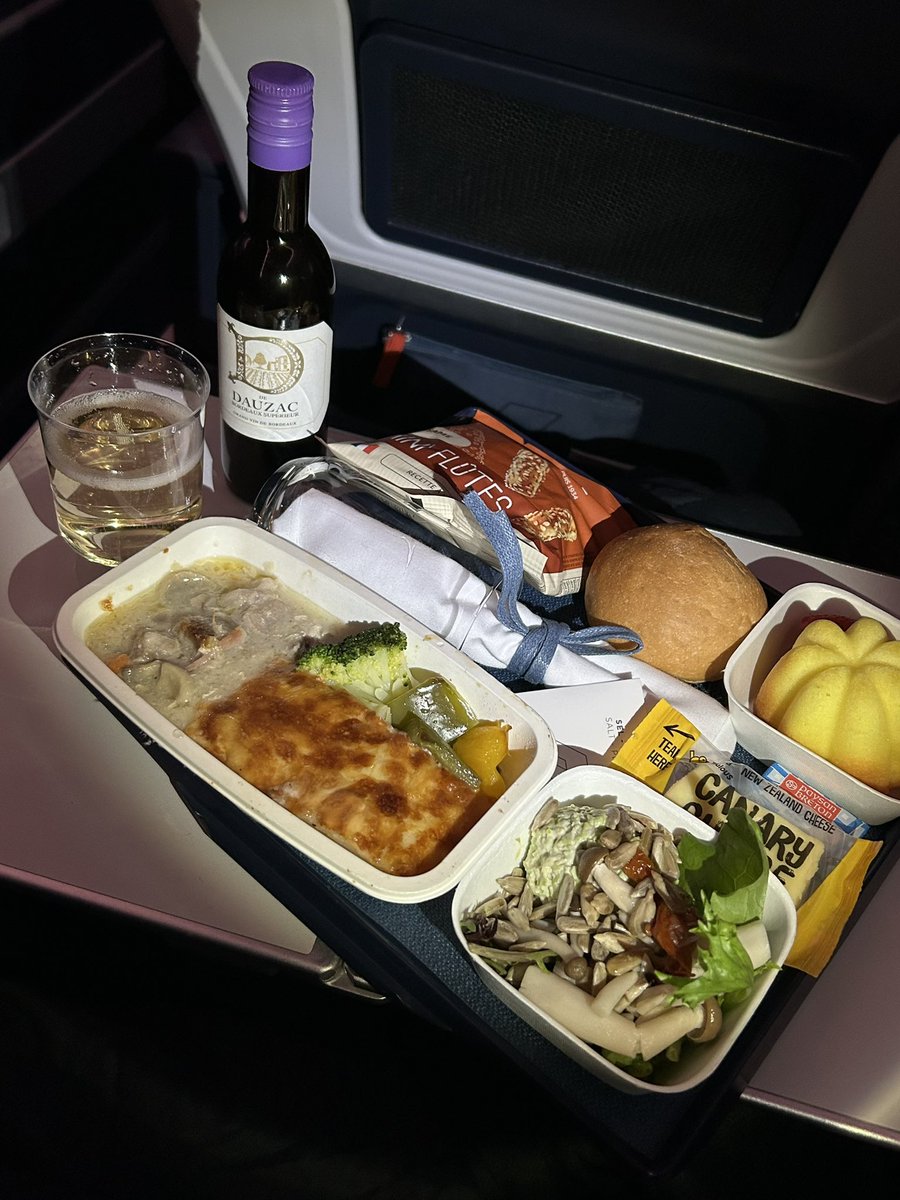 cathay_chen's tweet photo. Onboard F-HUVJ “Paris”

AF185 🇭🇰 HKG-CDG 🇫🇷 https://t.co/xJZRZlGFKm