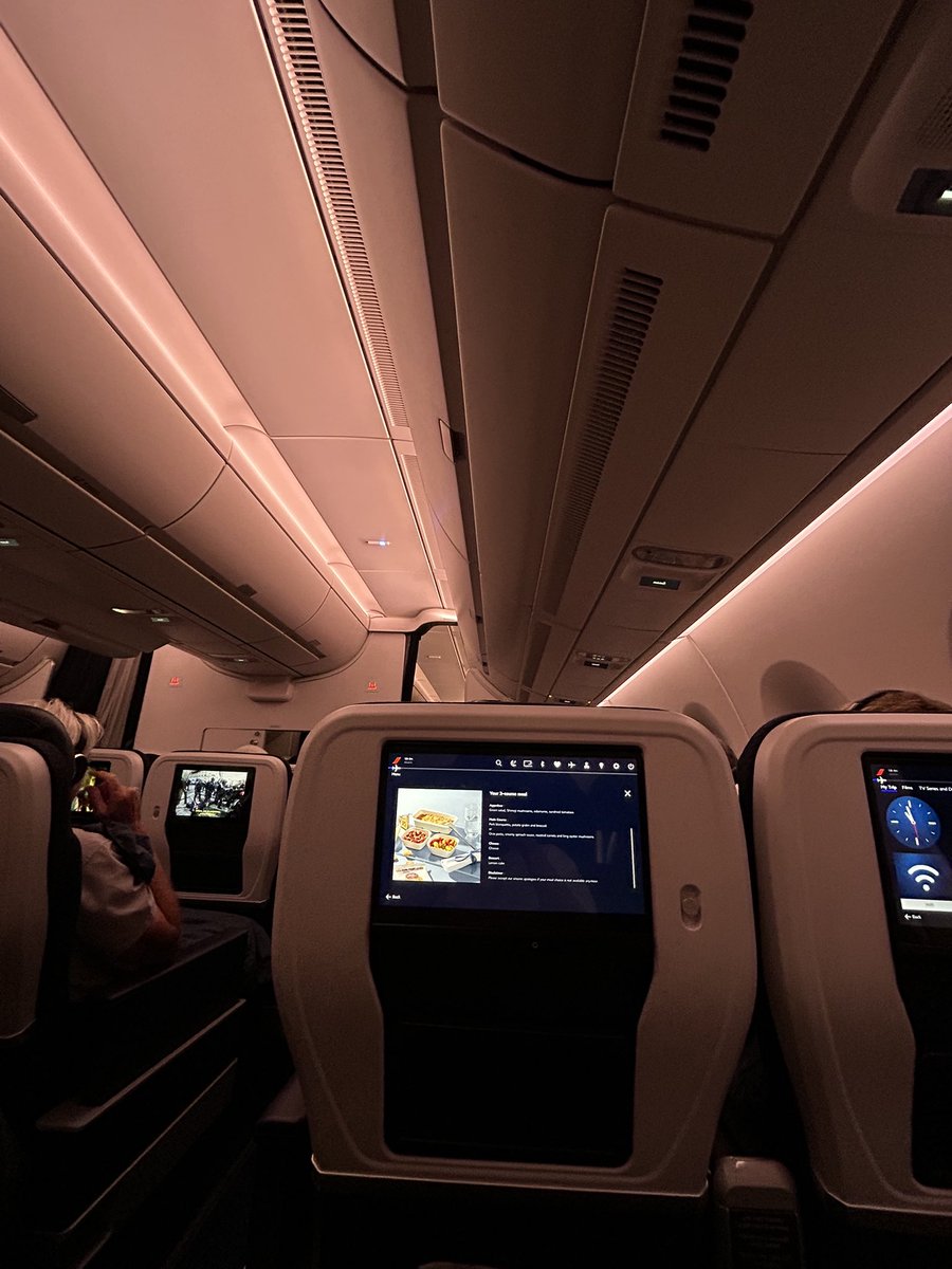 cathay_chen's tweet photo. Onboard F-HUVJ “Paris”

AF185 🇭🇰 HKG-CDG 🇫🇷 https://t.co/xJZRZlGFKm