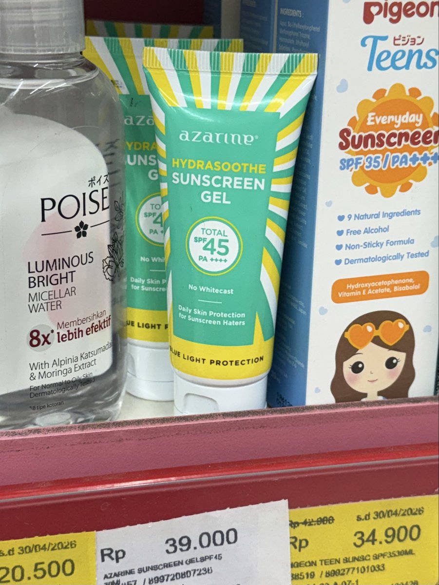 LIFE SAVER OMG lg nginep lupa bawa ss taunya ada sunscreen azarine di alfamart… untung cuma 30 ribuan, GA BONCOSSS 🙂‍↕️