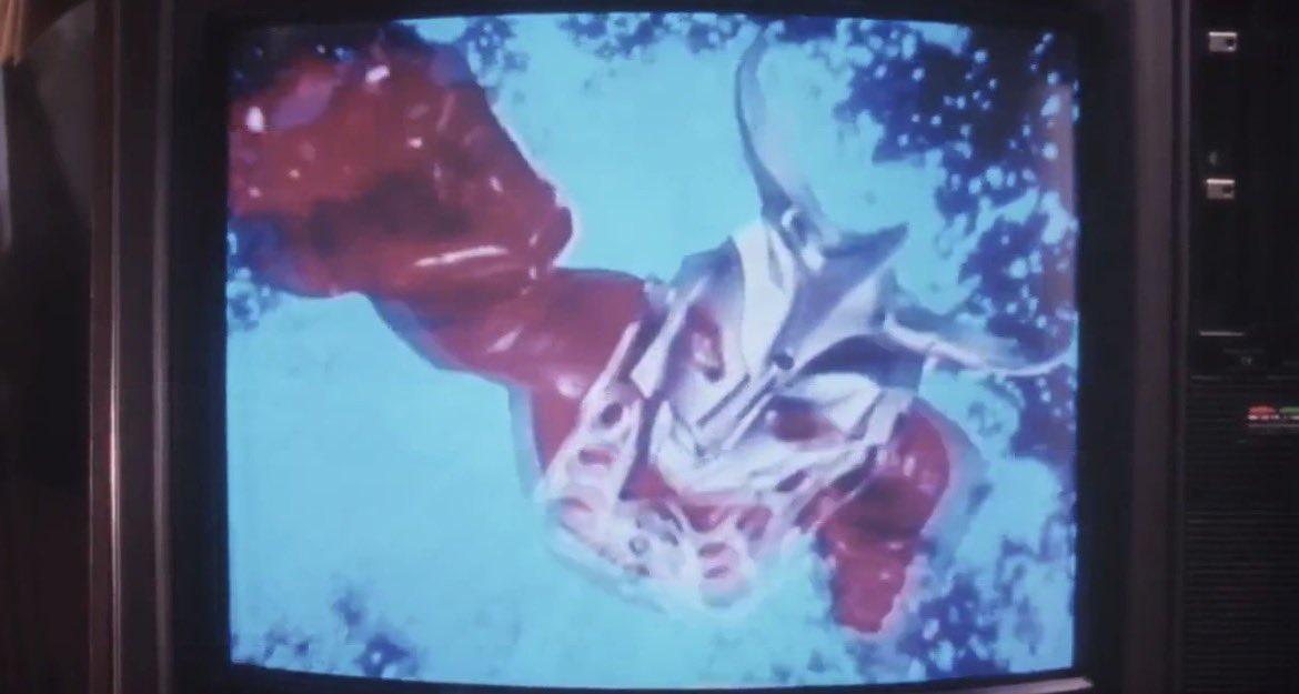 jblacksomething's tweet photo. Kazuhiko Hasegawa’s The Man Who Stole the Sun (1979). Essential, monumental, fucking awesome. Self-harm as terrorism, apathetic ache spiking into anarchistic agony, gleeful spite. A mockery of national pride, a shot to the nuclear victim complex, a slick cry for Showa suicide. https://t.co/EogxqQeYTy