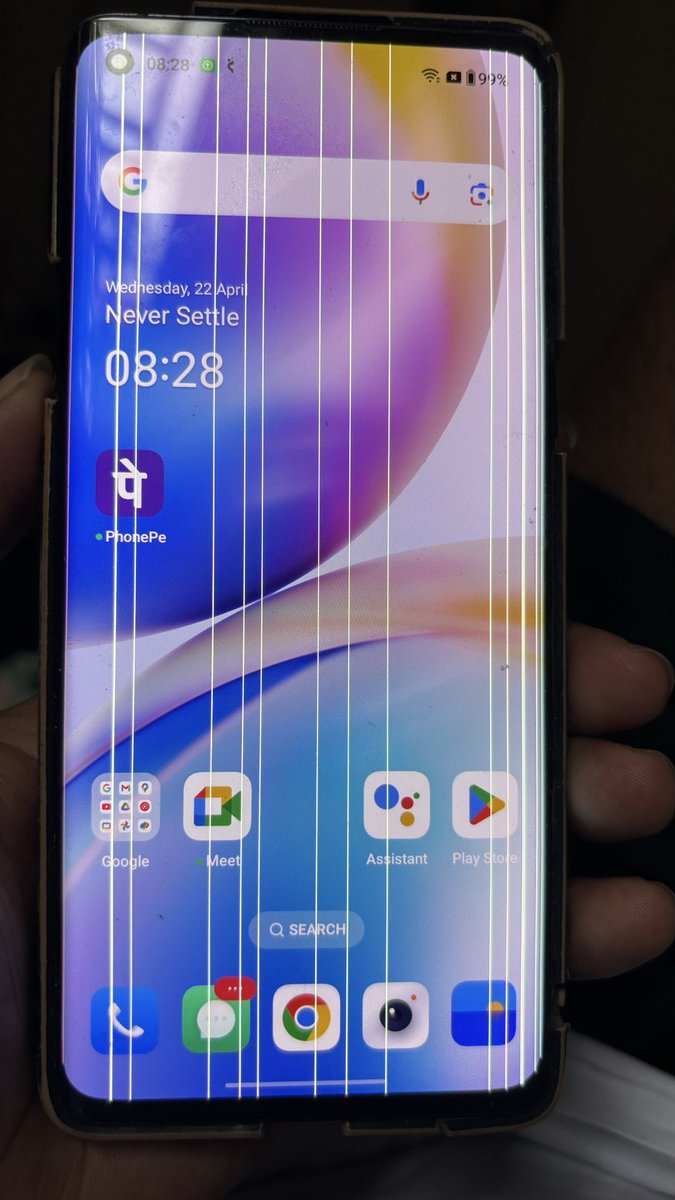 Surya63572659's tweet image. Hey @OnePlus_IN , this isn’t the “Never Settle” experience you promised 😕
Out of nowhere, my screen is full of vertical green lines . 
Expecting better quality and support for loyal users. Please help resolve this ASAP. #OnePlus8 #GreenLineIssue  @OnePlus_Support
