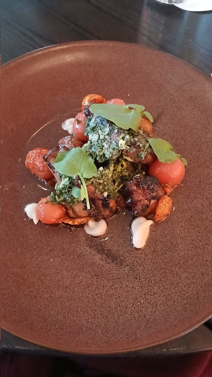 Nazeer_Curry's tweet image. Awesome experience at Hell's Kitchen! I'm networking with people from Iowa, New Jersey, Detroit, Georgia, Texas and New York!! That Beef Wellington was so delicious!!! In addition, I had Grilled Octopus and Sticky Toffee Pudding!!! #WellConnected #Philly #BloomsburgUniversity