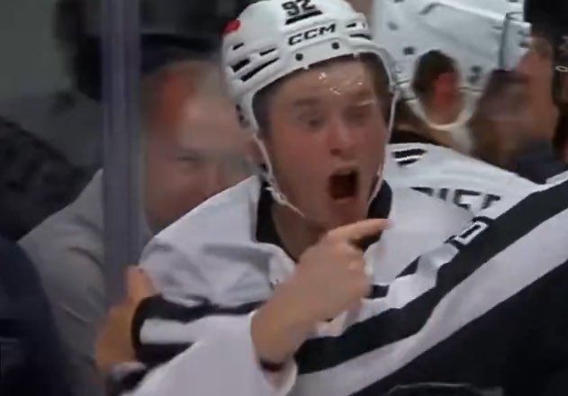 mikey🎀 tweet media