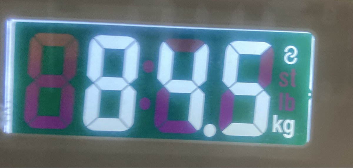 今日のお弁当
チヂミが立体的に盛り付けられて芸術点はあるが肉っ気がゼロ
許すまじ