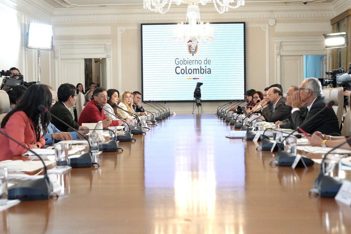 MinSaludCol's tweet image. #AEstaHora | El presidente @petrogustavo lidera en la Casa de Nariño el acostumbrado Consejo de Ministros, con presencia del #MinSalud @GA_Jaramillo, espacio que tiene como objetivo dar un contexto de la situación actual de seguridad del país y la relación con Ecuador.

En su