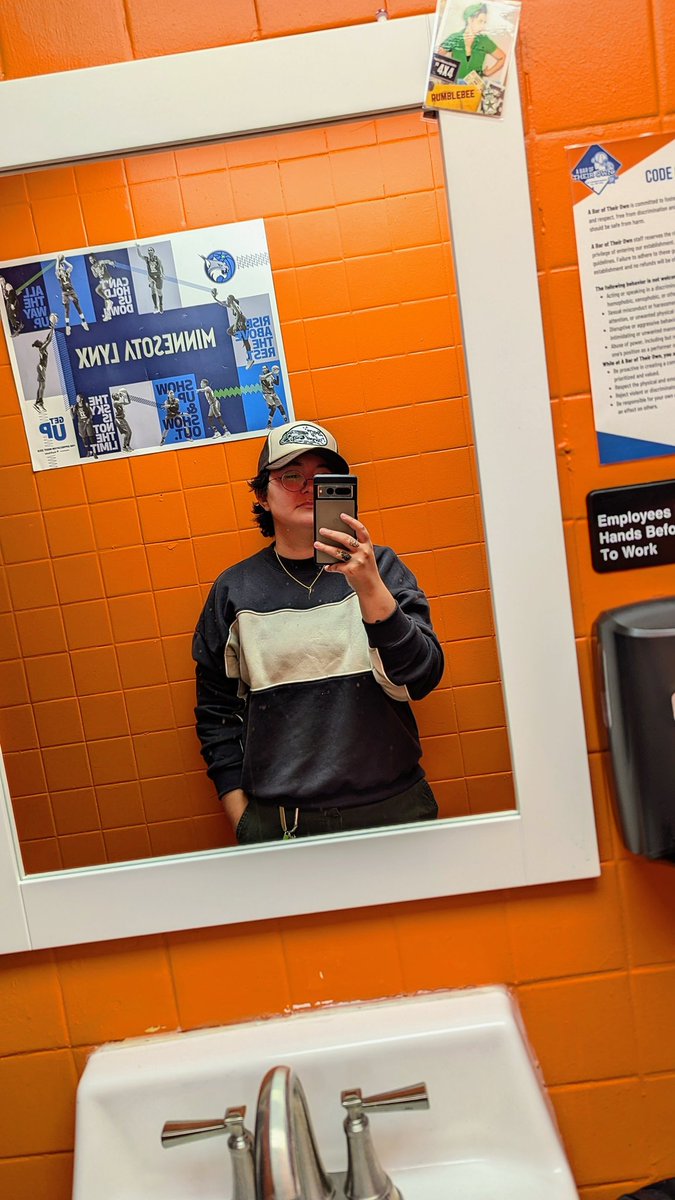 griefinstereo's tweet photo. happy #lesbianvisibilityweek this is the only way i can take selfies https://t.co/yCQo2BV1sD