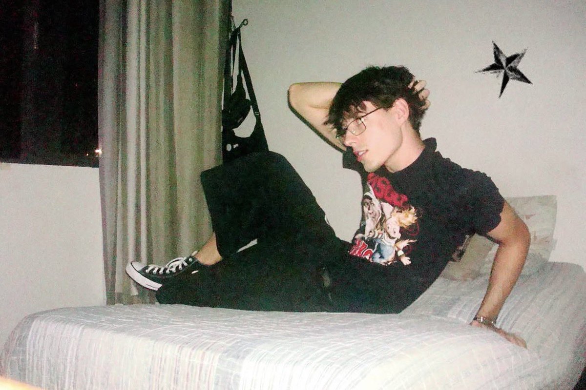 Lipe.eii tweet media