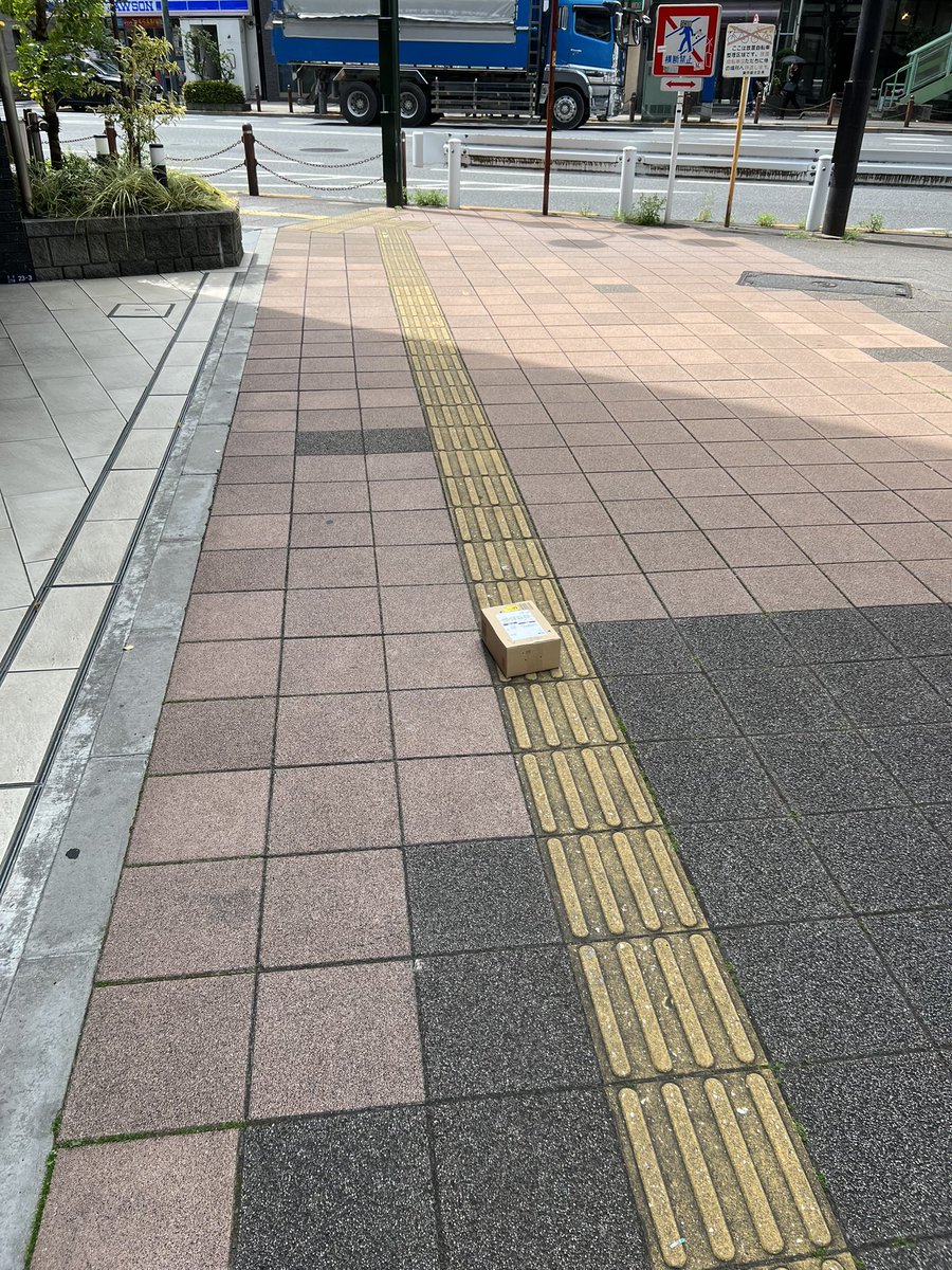 らいざー tweet media