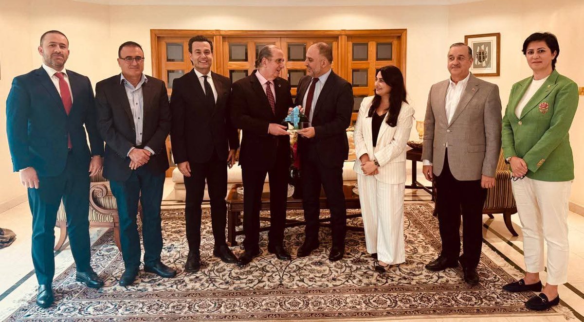 JehaCharles's tweet photo. قام رئيس مجلس العمل اللبناني في دبي والإمارات الشمالية شارل جحا واعضاء مجلس الادارة، بزيارة رسمية إلى القنصلية اللبنانية العامة في دبي لتقديم  التهنئة إلى سعادة الاستاذ إيلي عرب بمناسبة تعيينه قنصلاً عاماً جديداً للجمهورية اللبنانية في دبي والامارات الشمالية. https://t.co/bcT2sSDUNH