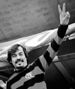 “É sempre bom lembrar a todos que a principal função social do Clube de Regatas do Flamengo é deixar todo mundo que não é Flamengo muito puto." 

- Arthur Muhlenberg

Eterno! Descanse em paz! 🖤