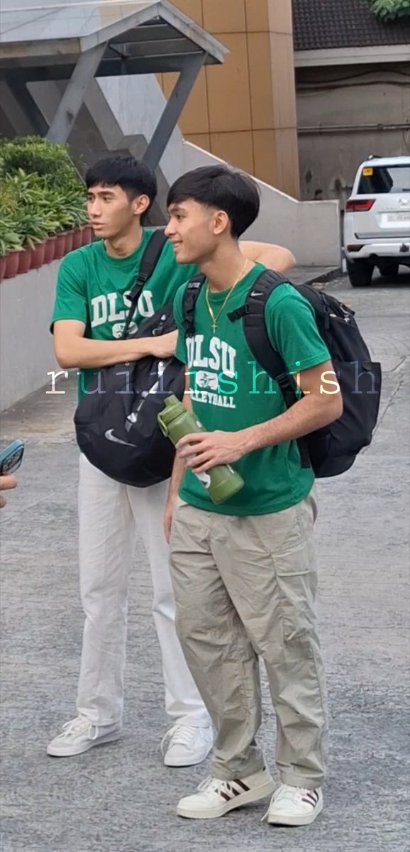 ruiiishish's tweet photo. bago pumagitna si eco... https://t.co/Nqo7MMjiBg