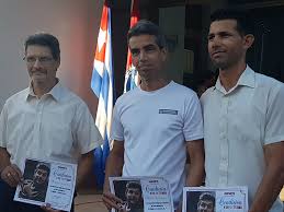GladysDailyn's tweet photo. 🇨🇺💙 Ellos son algunos rostros de ideas originales, de los que animan a pensar de manera diferente, a promover la utilización de herramientas tecnológicas y proyectos creativos. 
💪 Y es que @ETECSA_Cuba #Camagüey cuentan con un equipo que aporta porque #InnovarEsCrecer https://t.co/1Y8hP0789H