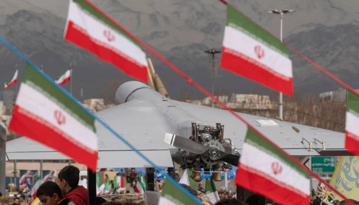 KalerDiganta24's tweet image. কালের দিগন্ত: নিষেধাজ্ঞার চাপেই জন্ম নিয়েছিল হি-রানের ড্রোন শক্তি, বদলে দিয়েছে যুদ্ধের সমীকরণ: চার দশকেরও বেশি সময় ধরে আন্তর্জাতিক নিষেধাজ্ঞার শিকার একটি দেশ কীভাবে আধুনিক যুদ্ধের নিয়ম পাল্টে দিল &amp;amp;mdash; হি-রানের ড্রোন… dlvr.it/TS8slp #KalerDiganta #LatestNews #News