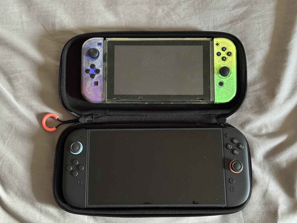 結局Switch 2買っちゃった。
初代と比べると、やっぱりサイズ感が全然違う....